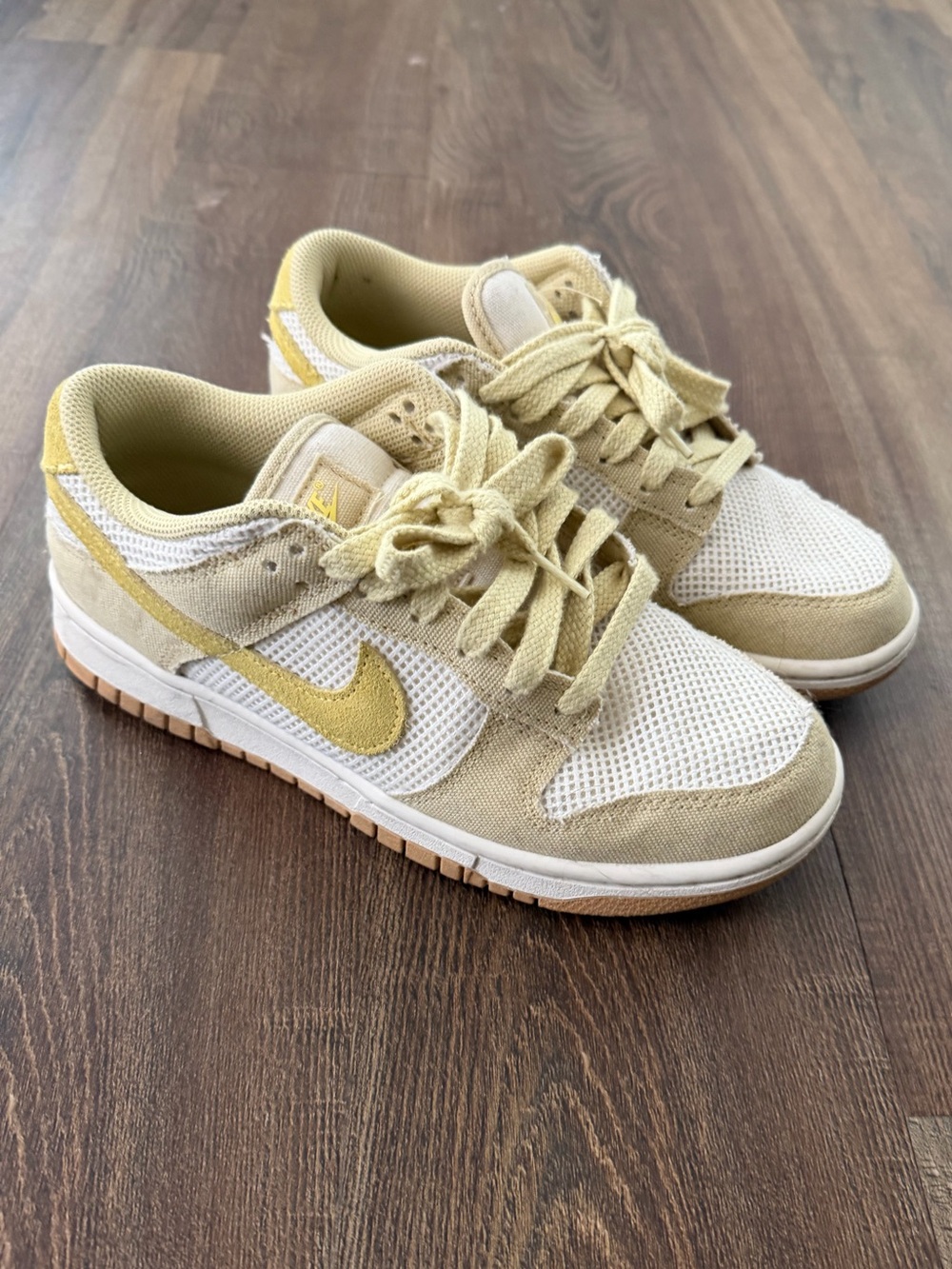 Nike Women’s Low-Top Sneakers in White & Gold - Pale Yellow Size 7.5